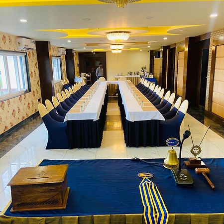 Hotel Eden Karwar Zewnętrze zdjęcie