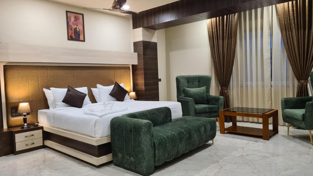 Hotel Eden Karwar Zewnętrze zdjęcie