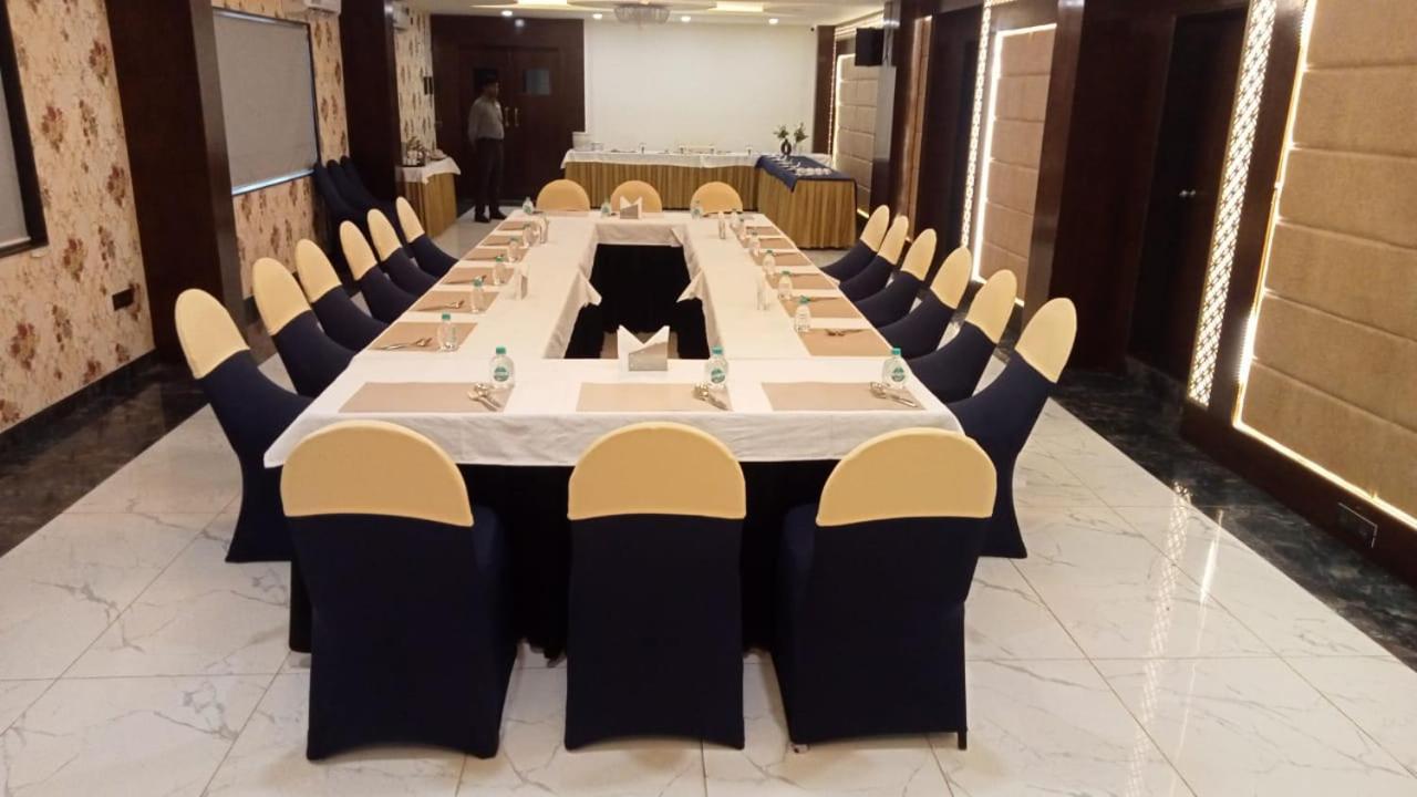 Hotel Eden Karwar Zewnętrze zdjęcie