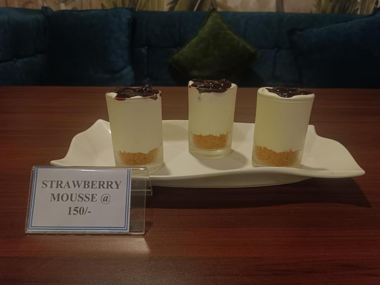 Hotel Eden Karwar Zewnętrze zdjęcie