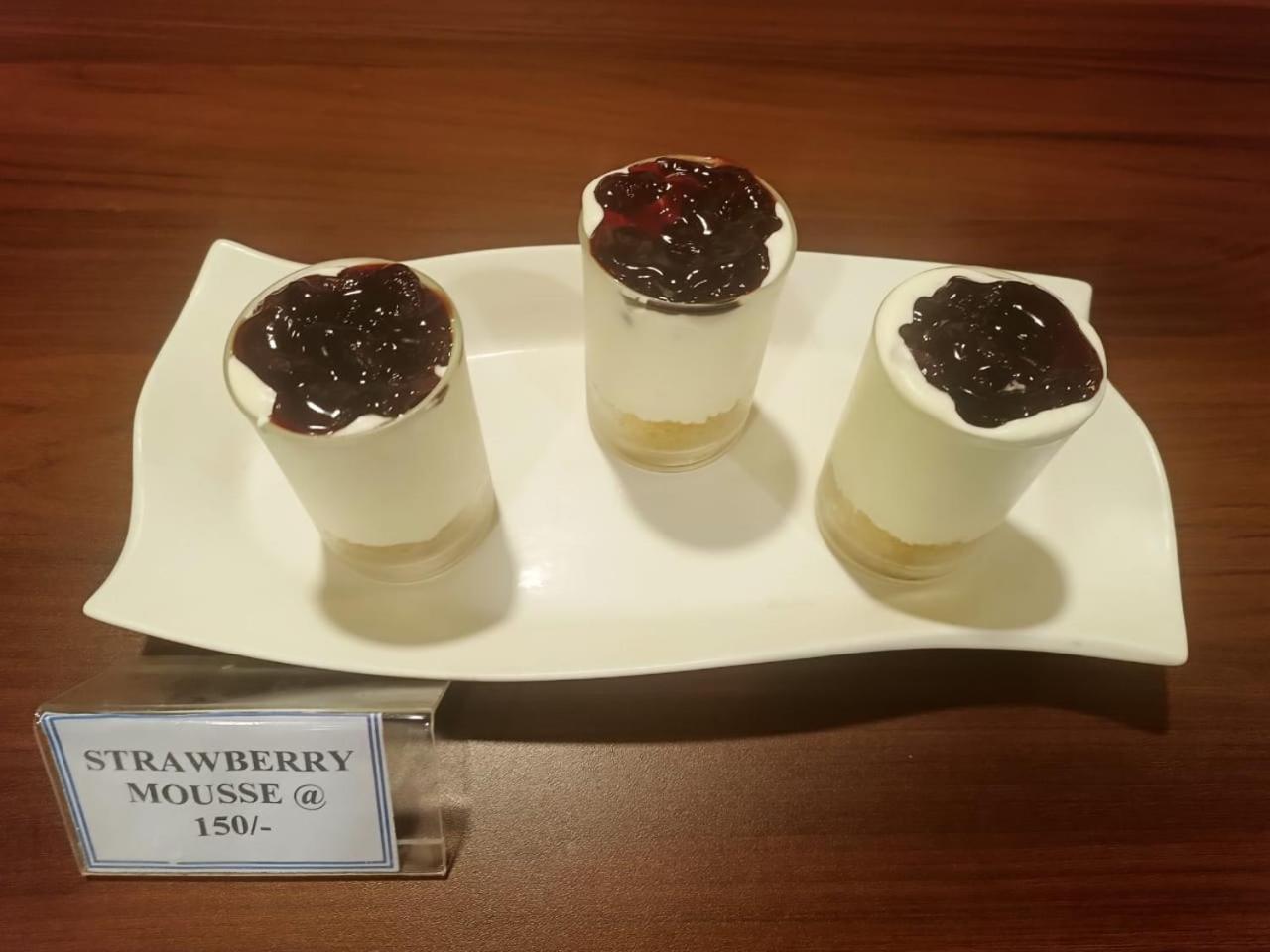 Hotel Eden Karwar Zewnętrze zdjęcie