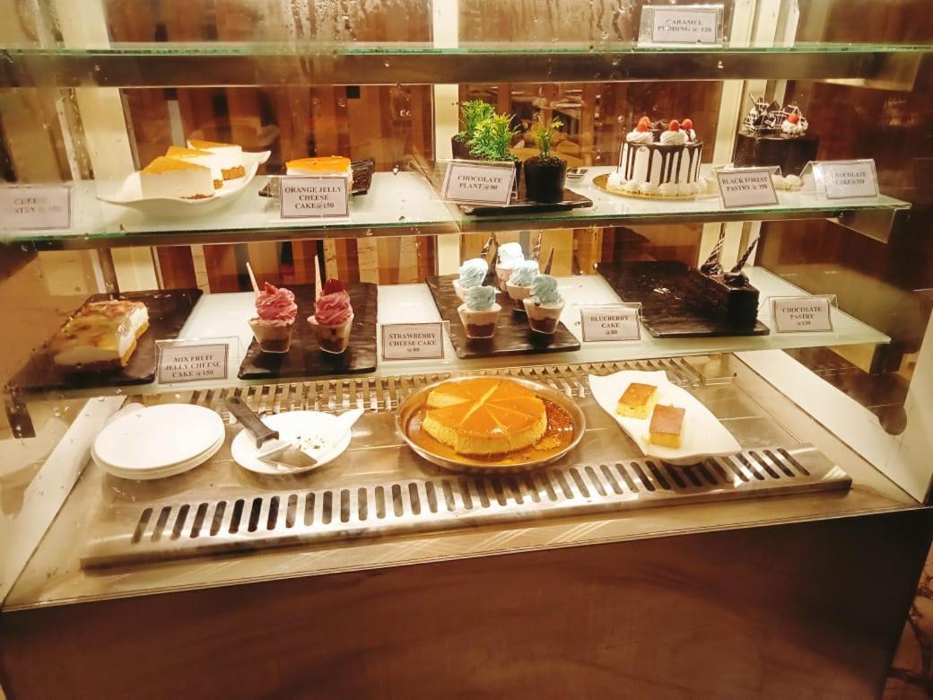 Hotel Eden Karwar Zewnętrze zdjęcie