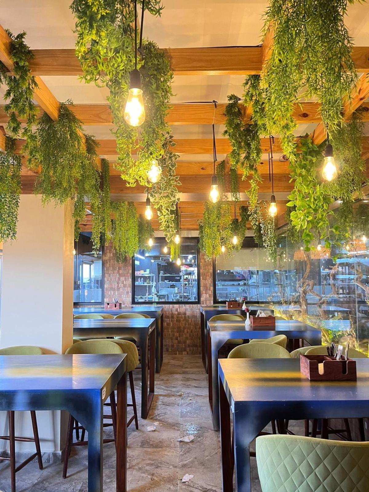Hotel Eden Karwar Zewnętrze zdjęcie