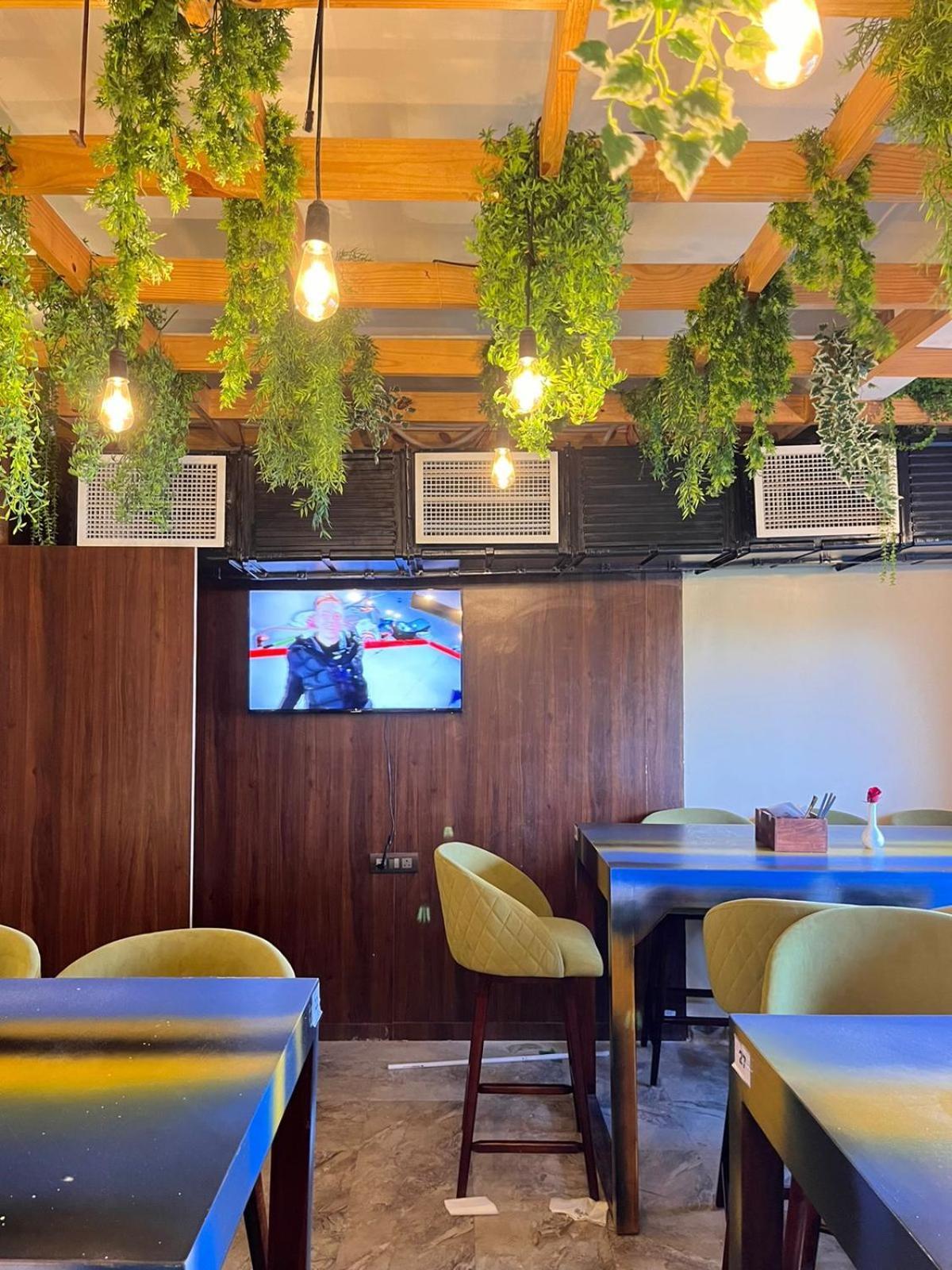Hotel Eden Karwar Zewnętrze zdjęcie
